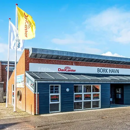 6 Person On A In Hemmet